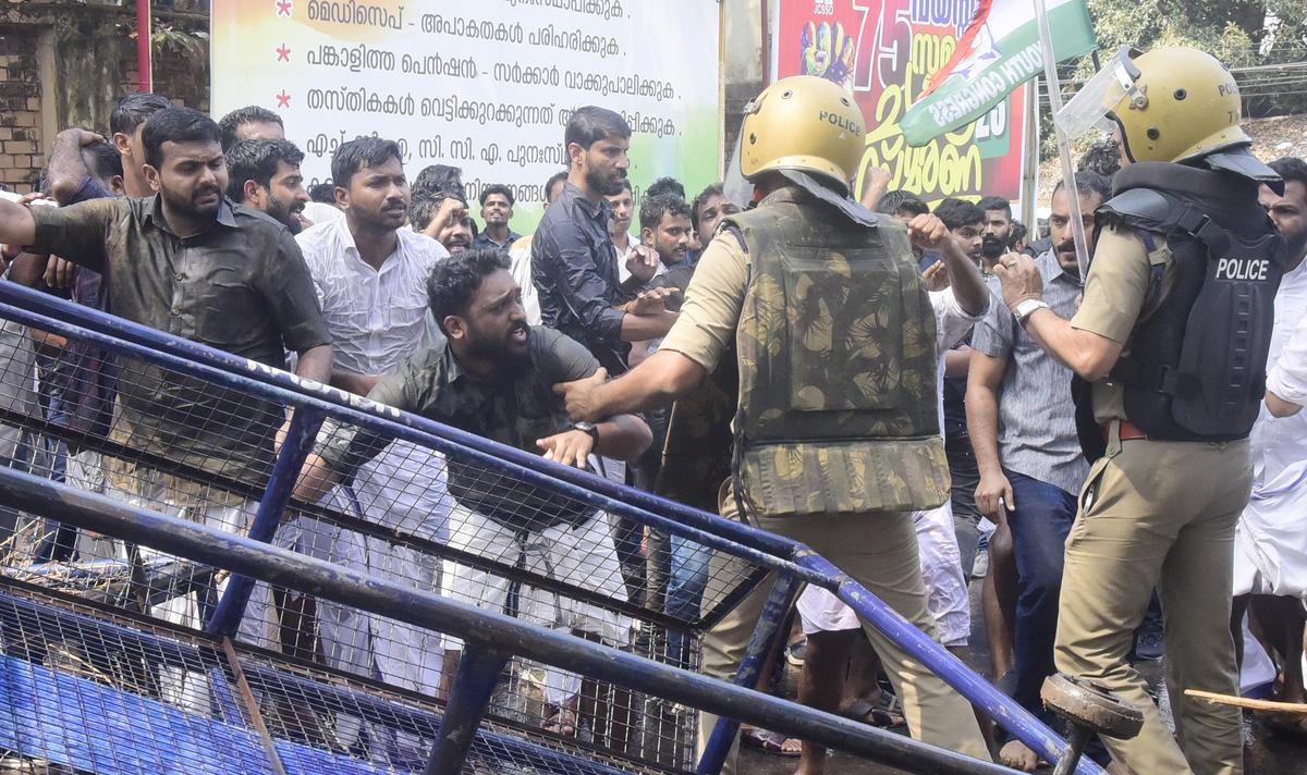 Youth Congress workers protesting outside the Kozhikode Collectorate on Thursday.