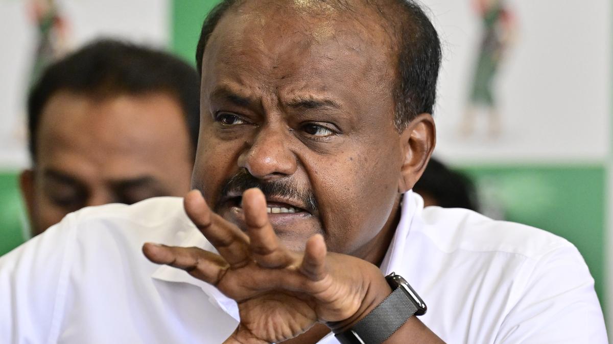 Pen drive issue: HDK demands Shivakumar’s resignation