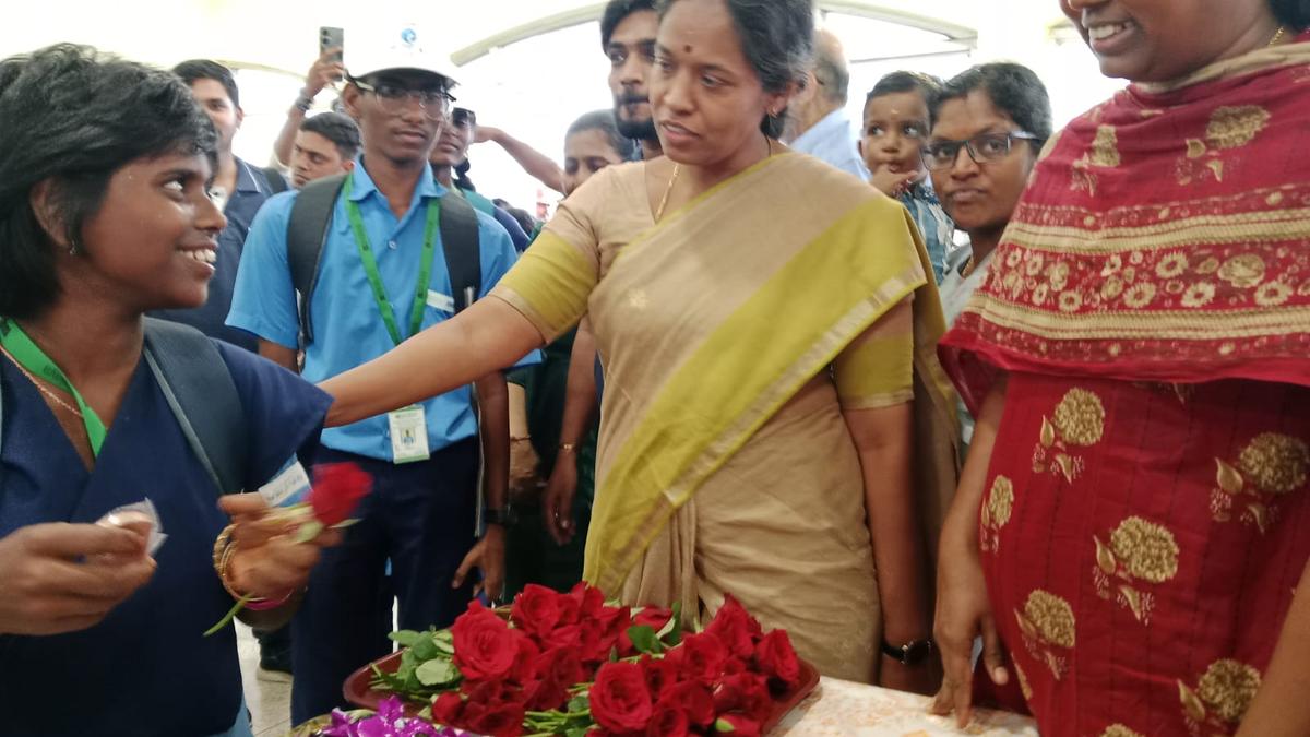 Children from shelter homes fly from Chennai to Salem on Children’s Day