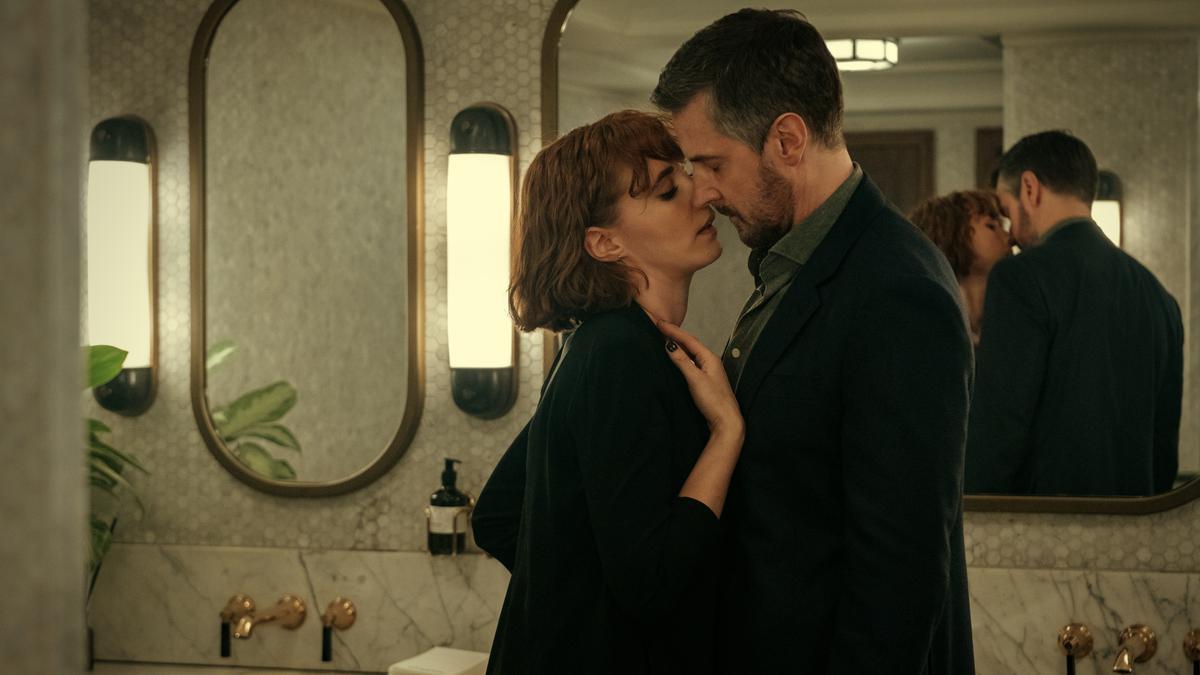 ‘Obsession’ series review: Richard Armitage’s erotic thriller squanders its potential and only evokes some embarrassing laughs
