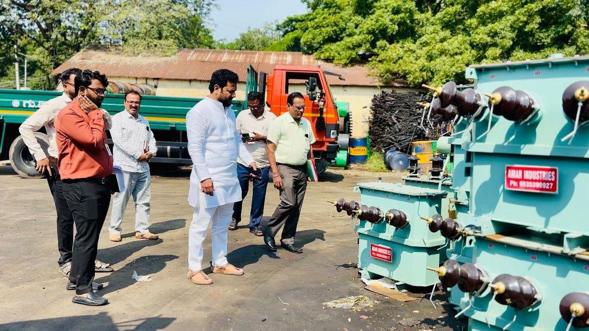 ‘Dispatch electricity poles through department stores’