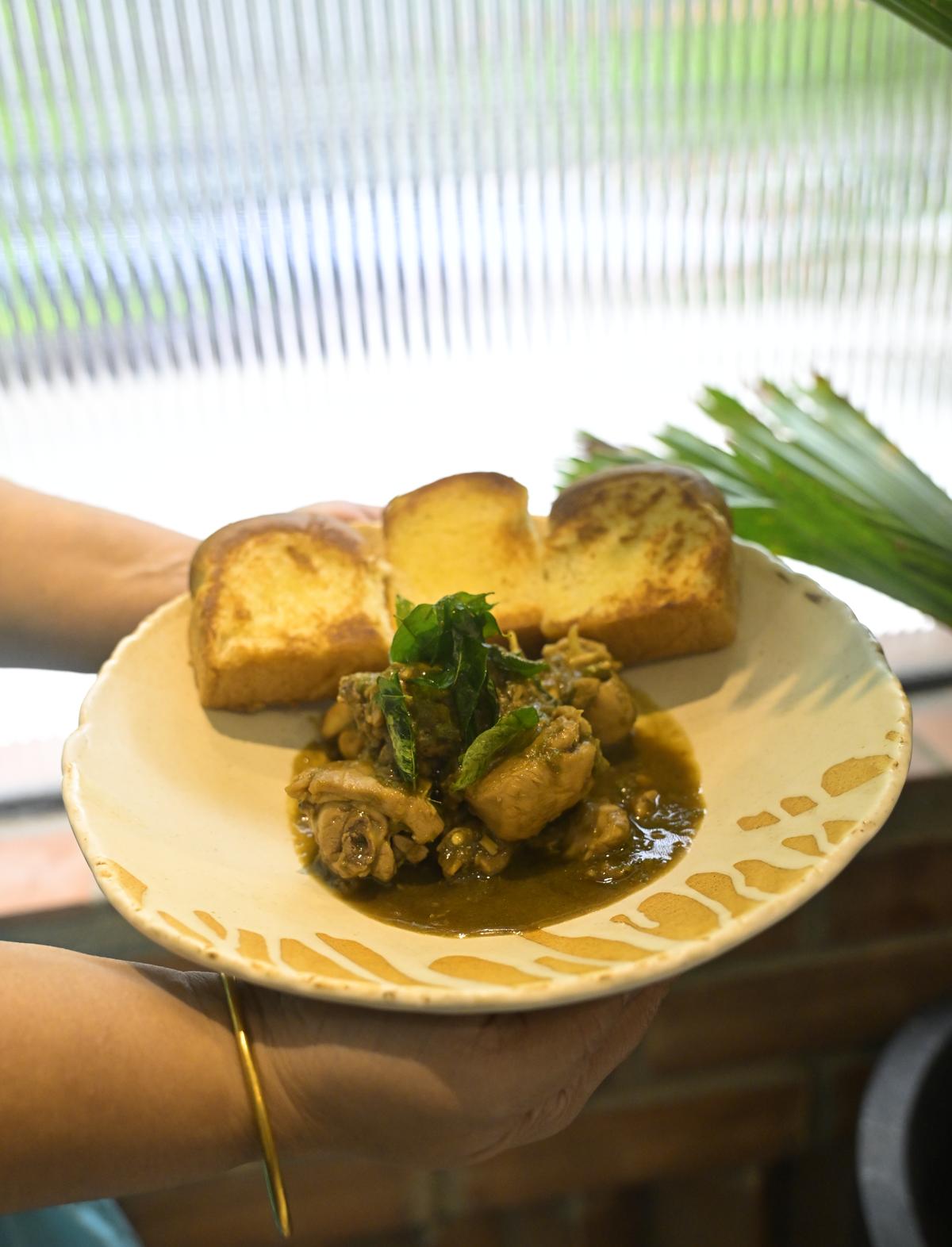 Pepper chicken with milk bread