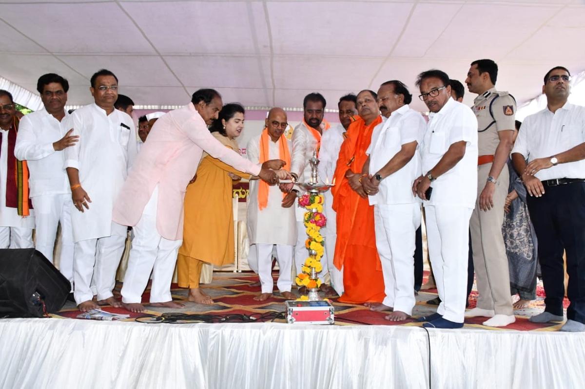 Basava Jayanthi celebrations being inaugurated at Jagat Circle in Kalaburagi on April 30, 2025. 