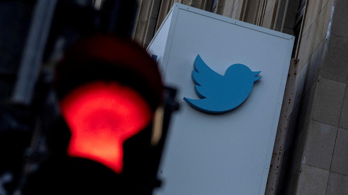 Twitter bans linking to Facebook, Instagram, other rivals