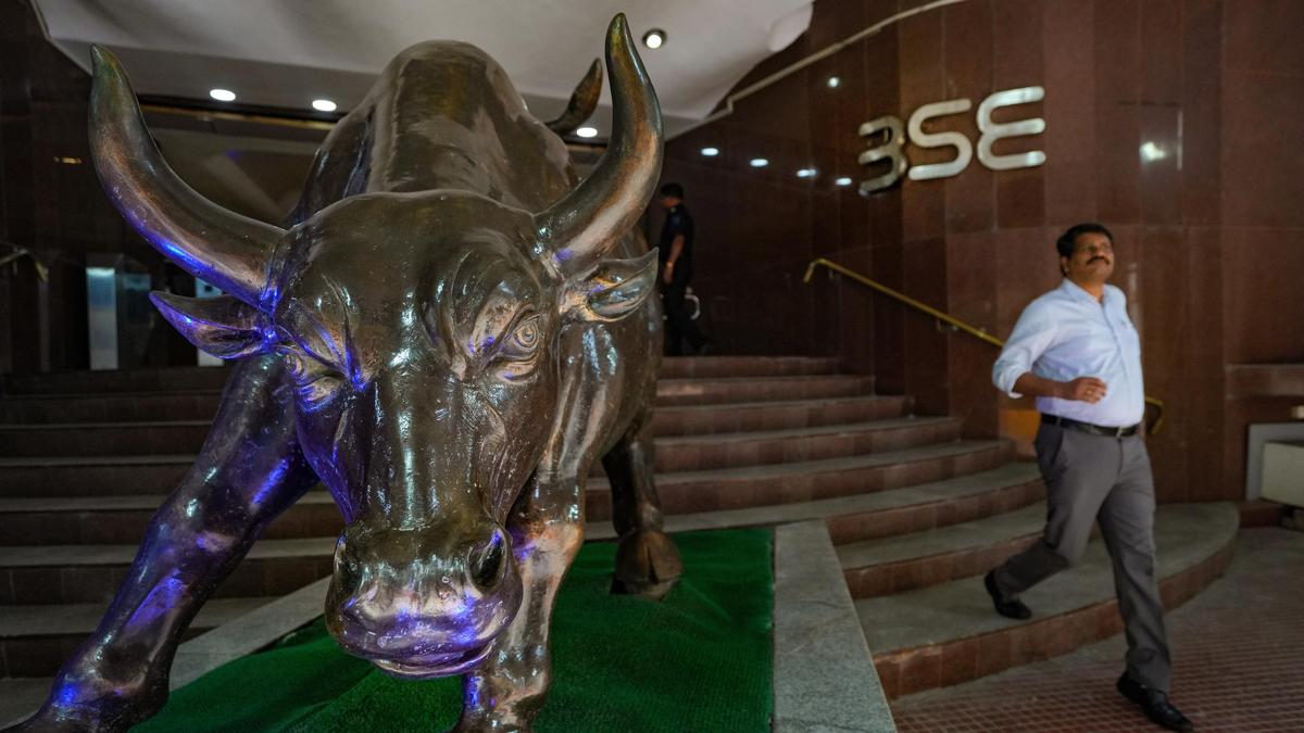 Stock markets trade lower in early deals amid relentless foreign fund outflows