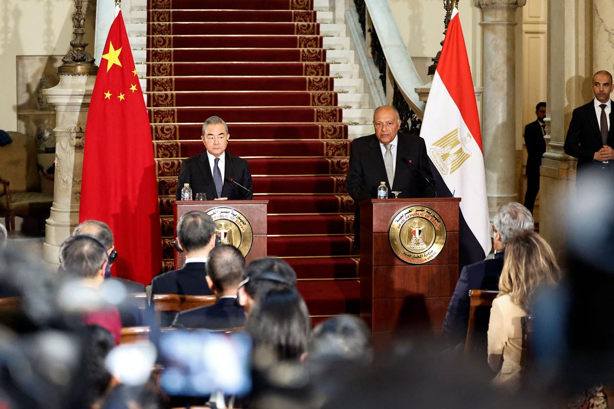Egyptian Foreign Minister Sameh Shoukry and China’s Foreign Minister Wang Yi give a press conference in Cairo on January 14. 