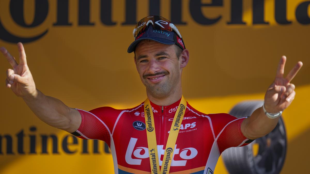 Campenaerts wins a 3-man sprint to take Tour de France stage as Pogacar keeps yellow jersey