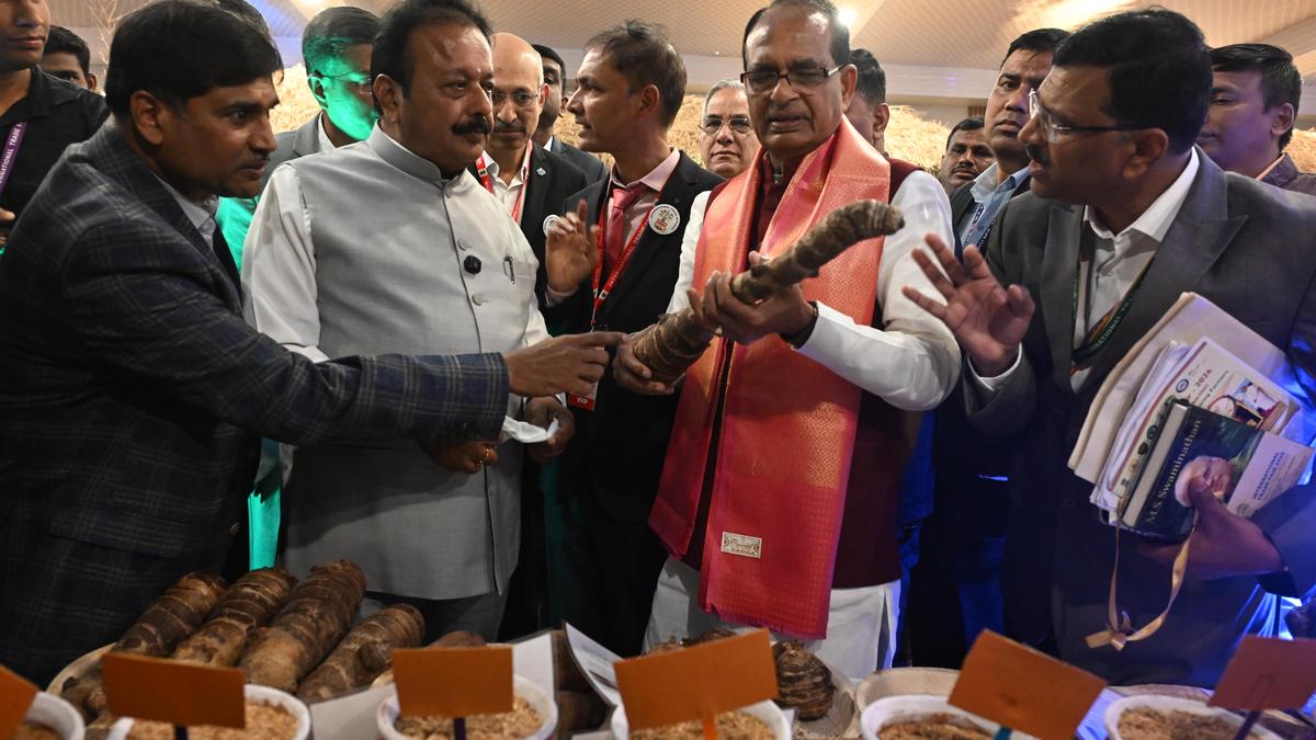 Centre will not discriminate farmers based on their political affiliation: Union Agriculture Minister