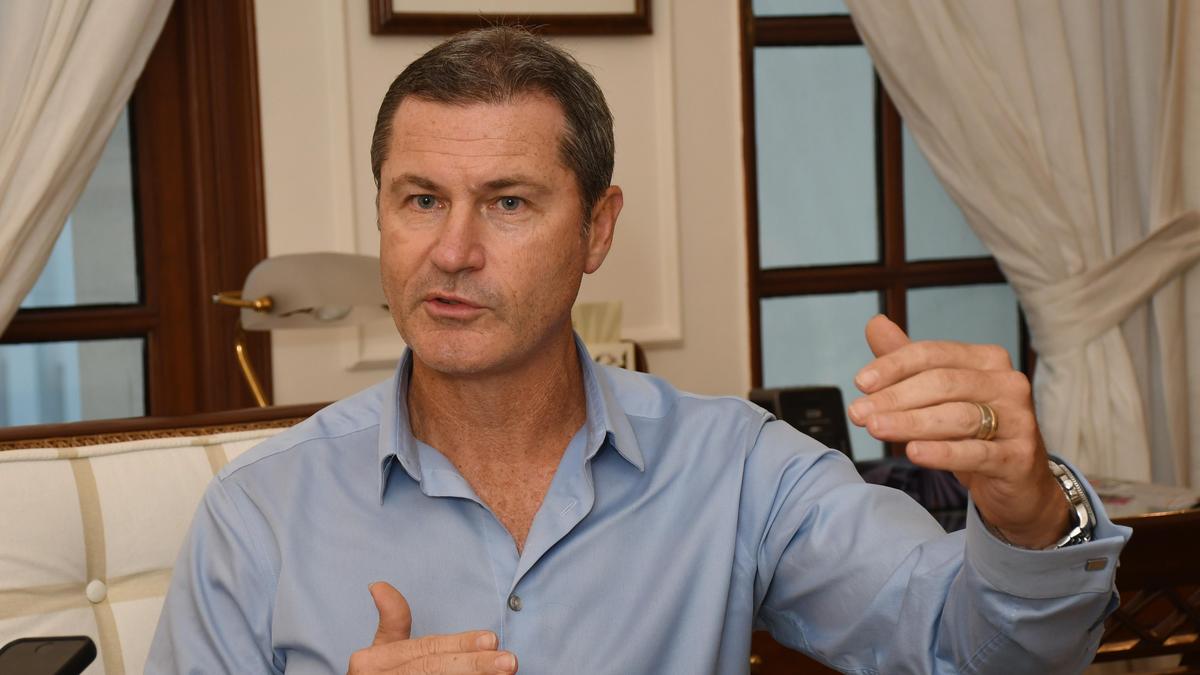 Ingin sekali melihat satu pemain bowling diizinkan melakukan bowling kelima di kriket T20: Simon Taufel