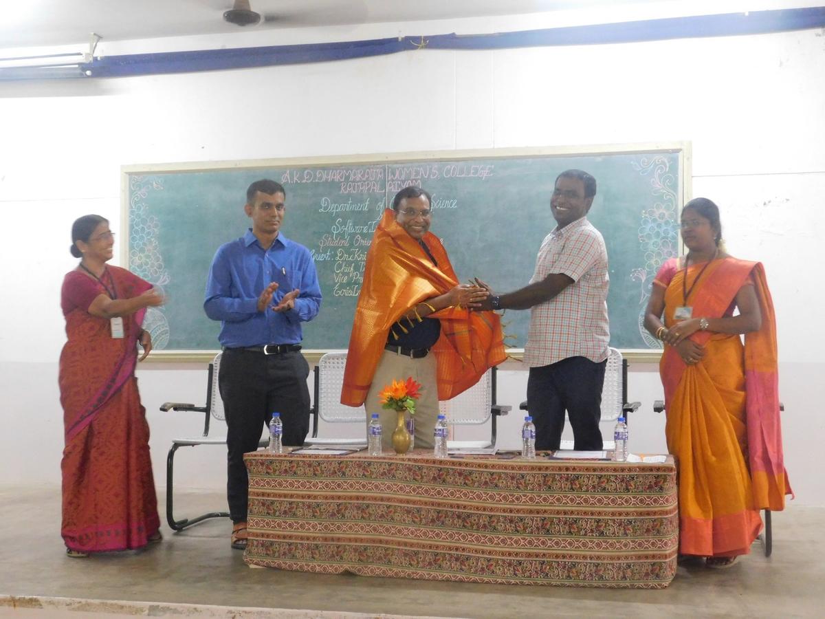 Krishnakumar Narayanan of Erio Inch, California, being felicitated at A.K.D. Dharma Raja Women’s College, Rajapalayam