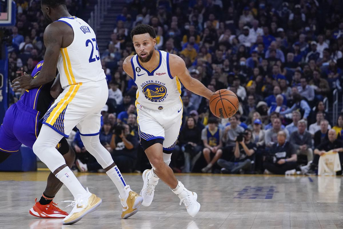 Stephen Curry, Warriors celebrate championship, beat Lakers
