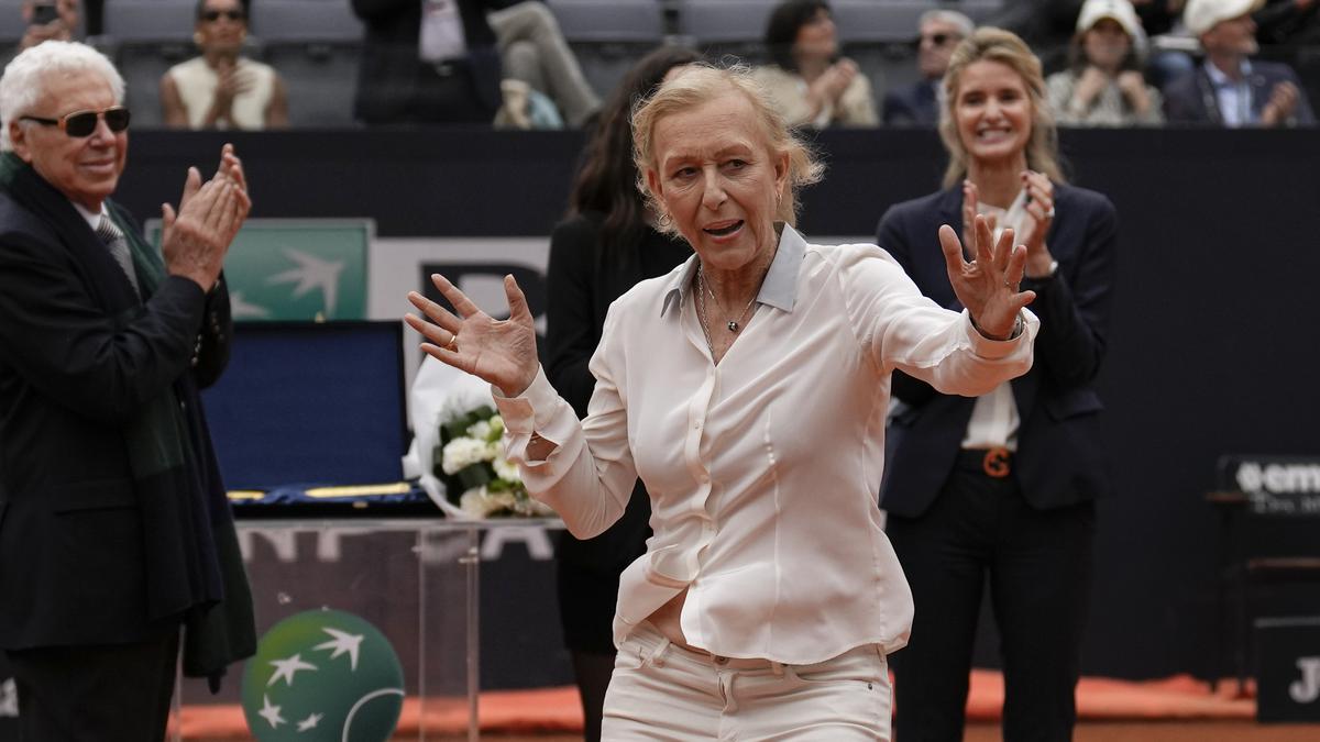 Martina Navratilova says she is clear of cancer after tests