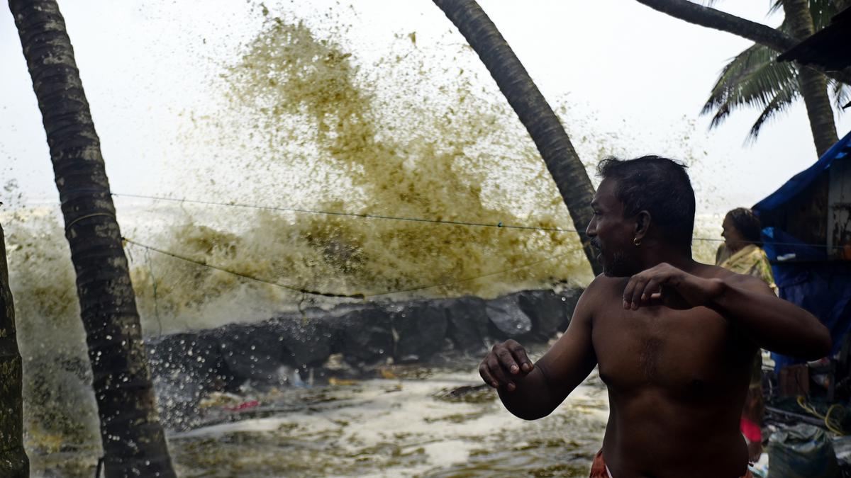 Rescue squads on alert as heavy rain continues in Kozhikode, Malappuram