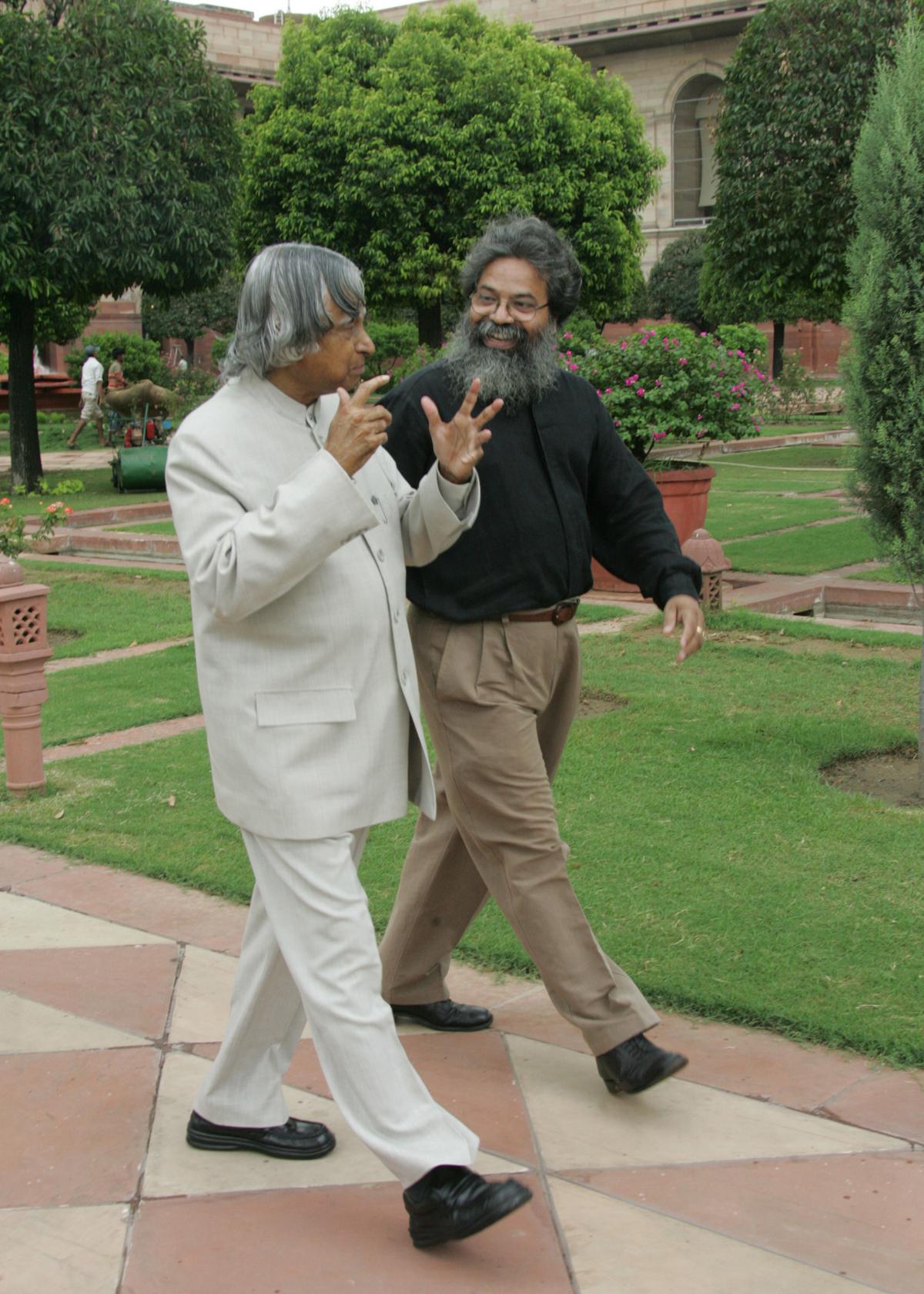 Beeldhouwer KS Radhakrishnan met voormalig president APJ Abdul Kalam