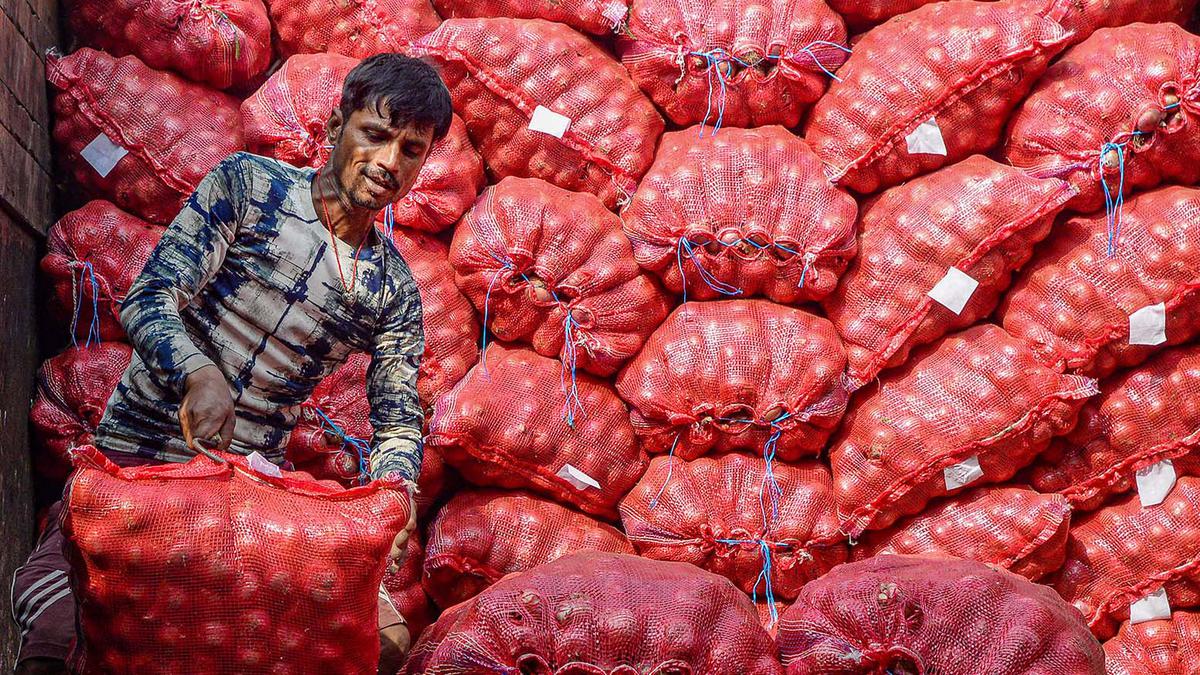 Onions to be made available at ₹25 as buffer stock burgeons