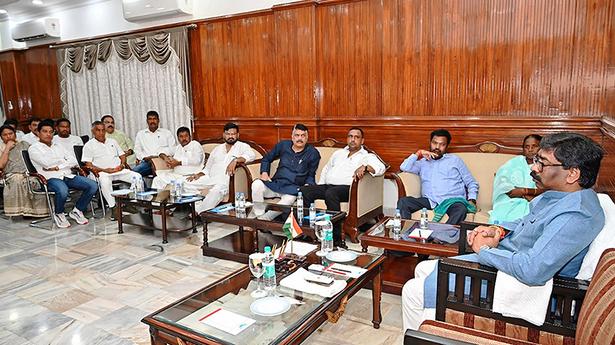 Jharkhand political crisis | CM Hemant Soren, ruling UPA MLAs leave for unknown destination on three buses