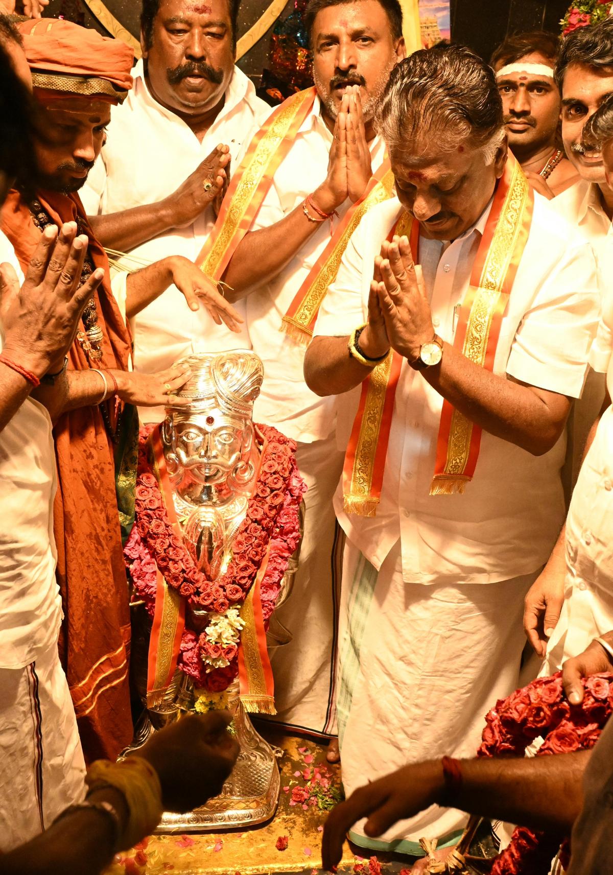 Former Chief Minister O .Panneerselvam presenting silver armour to the statues of Marudhu Brothers at Kalayarkoil in Sivaganga on Monday. 