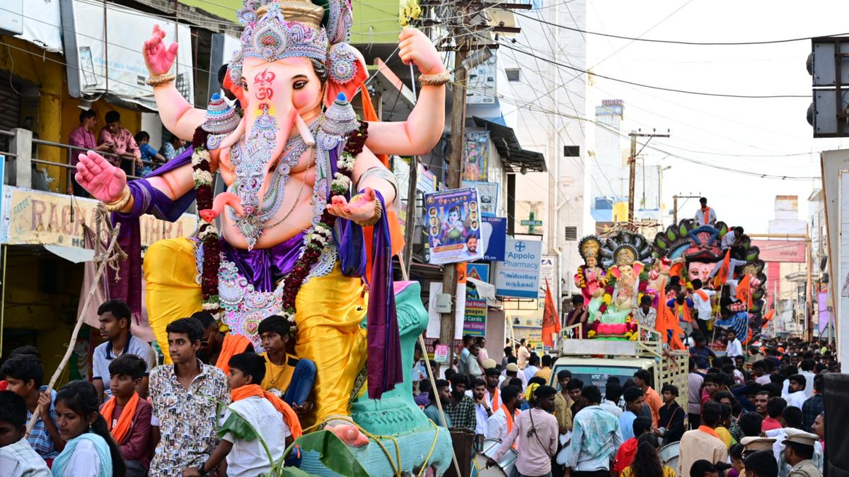 Vinayaka idols immersed amid tight security in Hosur
