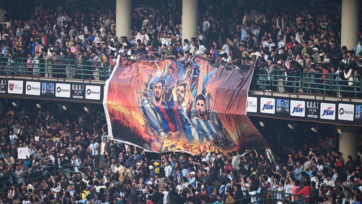 Messi’den Medvedev’e: Hindistan yıldızlara kur yapıyor ama sistemleri unutuyor