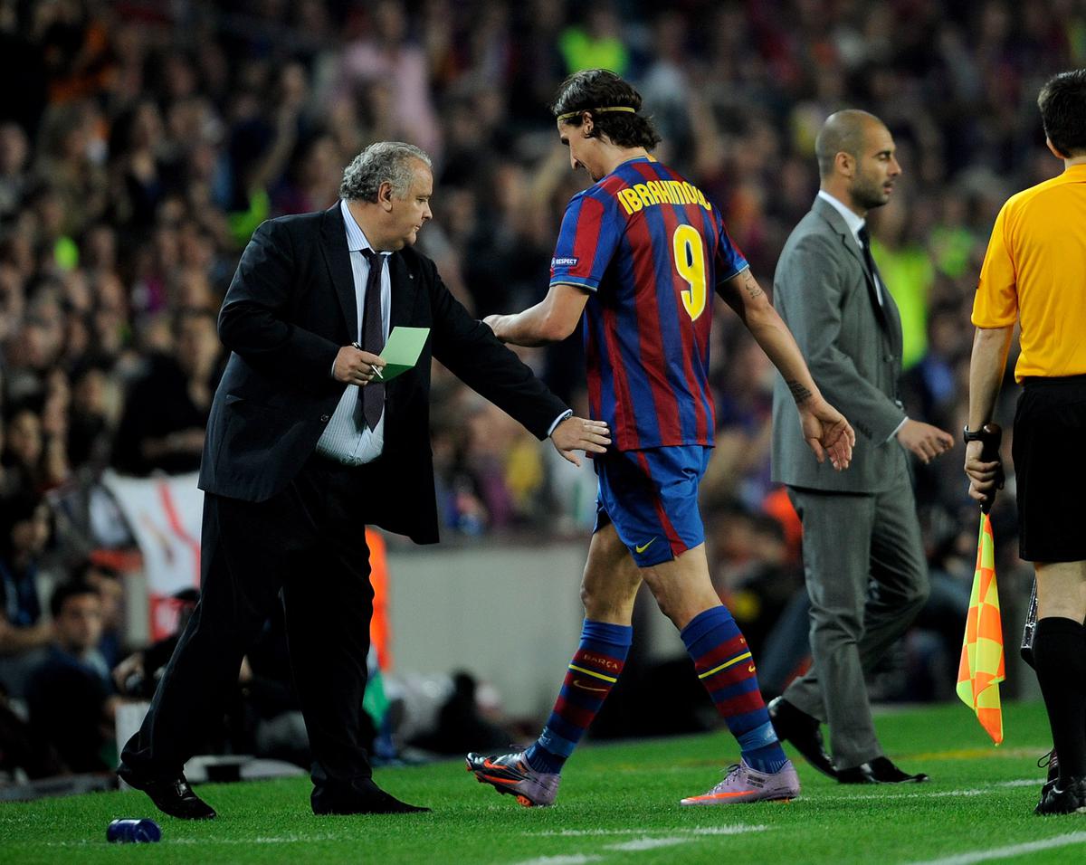 Barcelona manager Josep Guardiola subs off Zlatan Ibrahimovic during the UEFA Champions League semifinal second leg against Inter Milan at Camp Nou on April 28, 2010 in Barcelona, Spain.  