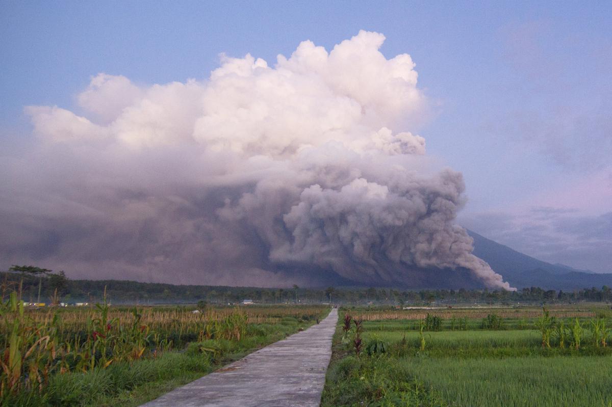 Indonesia’s Mount Semeru volcano erupts, top alert status triggered