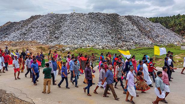CPI(M) leaders meet fishers, promise to intervene in Vizhinjam strike