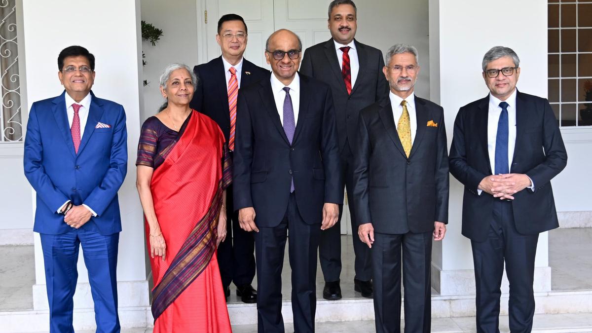 Indian ISMR delegation calls on Singapore President and Prime Minister, discuss bilateral ties