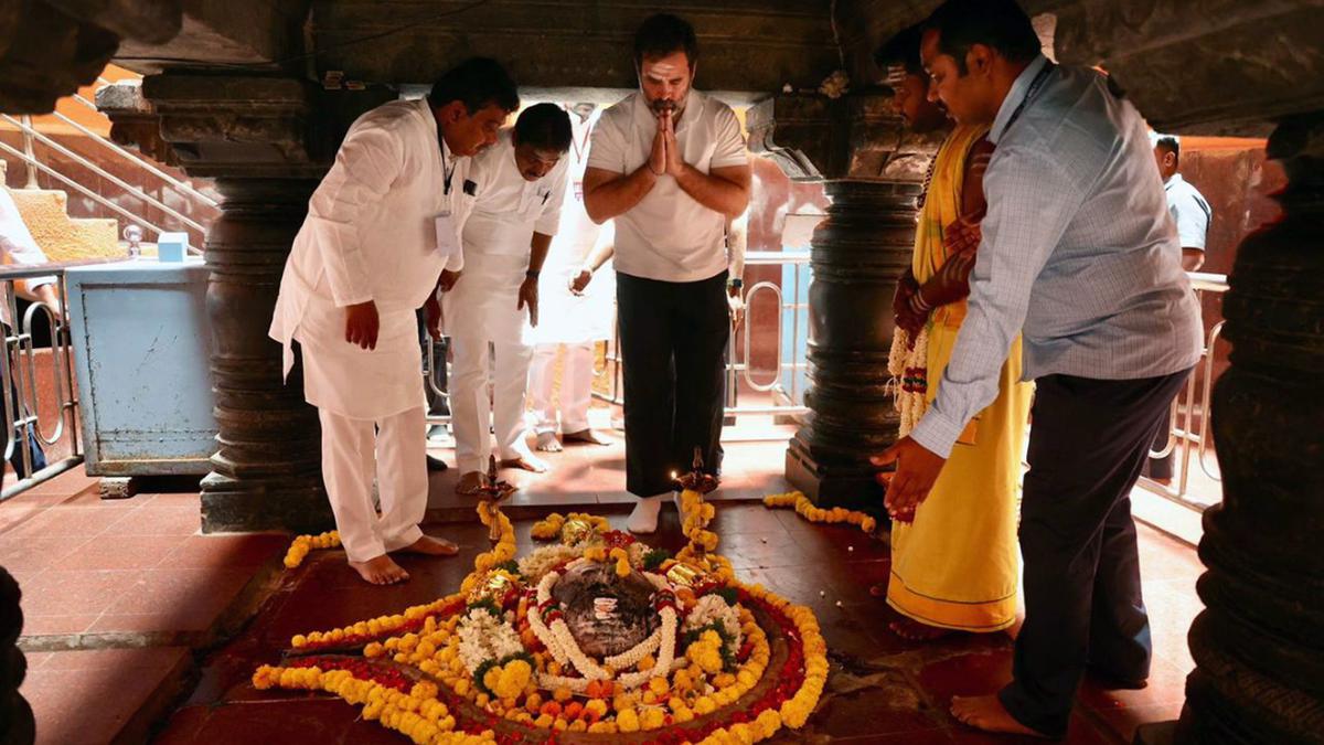 Rahul visits Koodalasangama, says Basavanna dared to speak truth