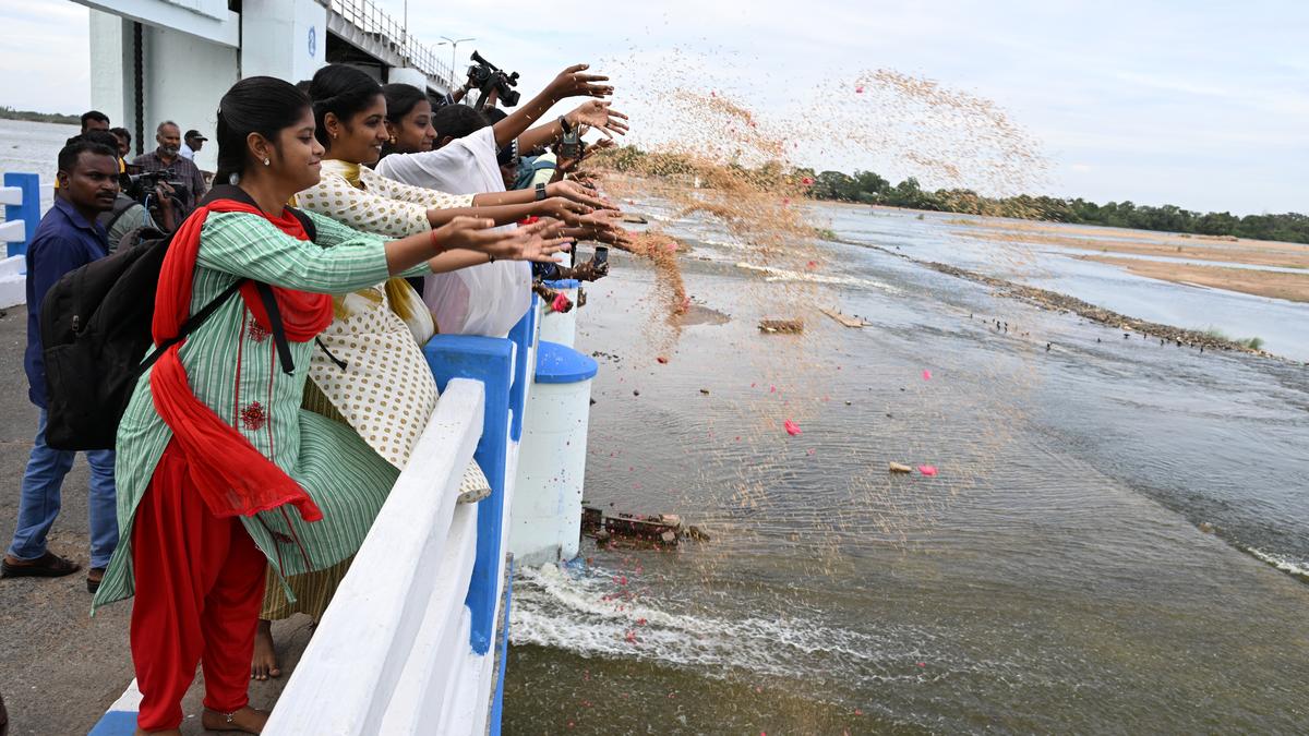 Water released from Mettur reaches Mukkombu