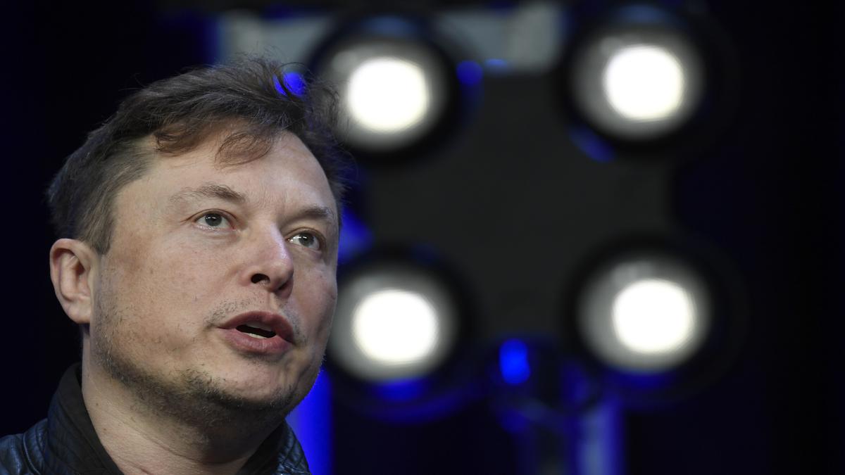 Elon Musk proposes going ahead with deal to buy Twitter