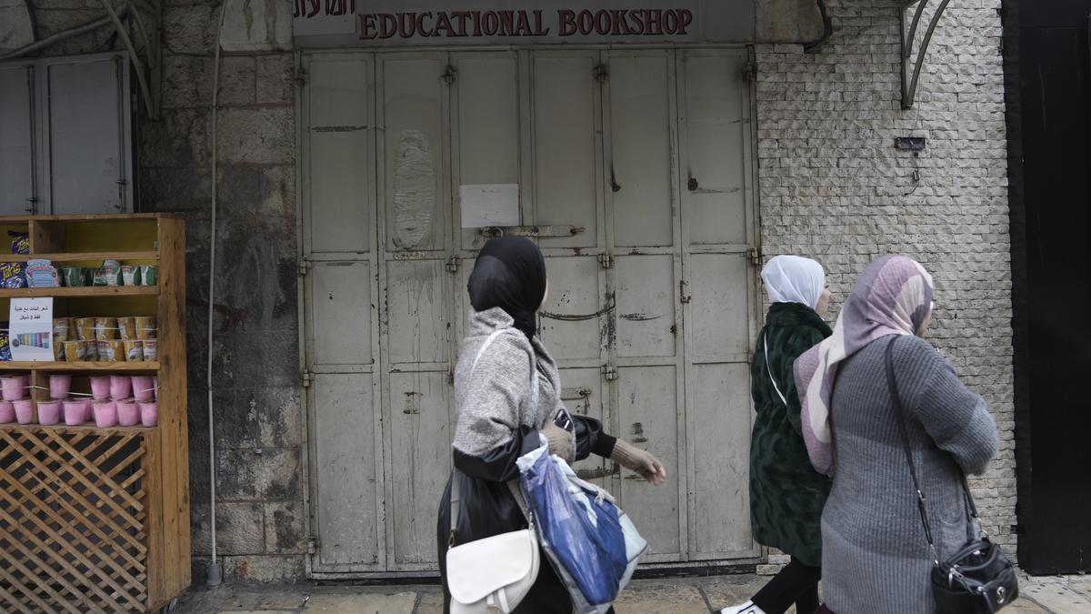 Israeli police raid Palestinian bookshop in east Jerusalem, claiming incitement to violence