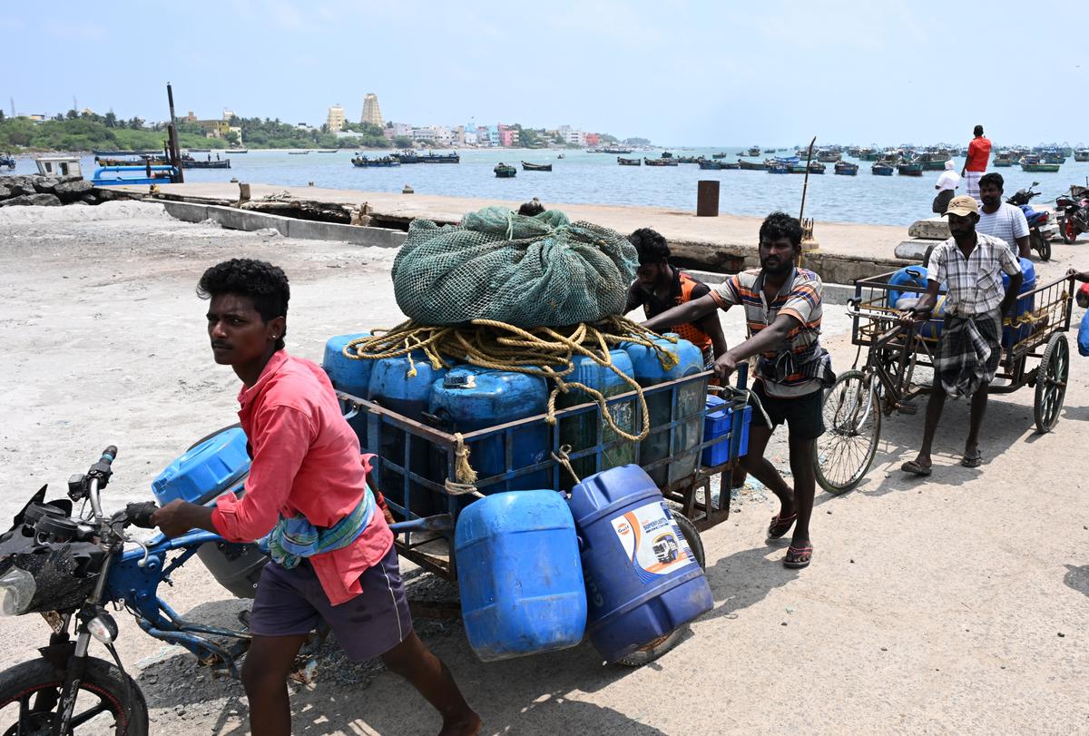 Mechanised fishing boats to stay away from sea as ban period