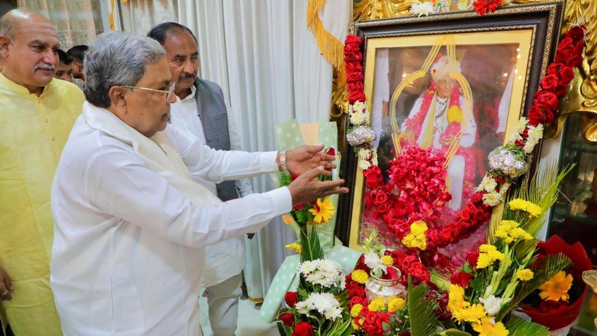 CM visits Dasoha Mahamane to express condolences to Appa’s bereaved family