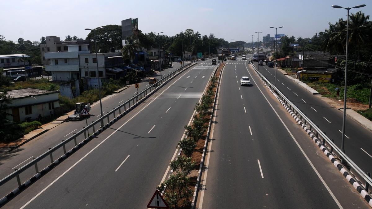 Centre targets awarding 10,000 km of NH projects in FY 2026