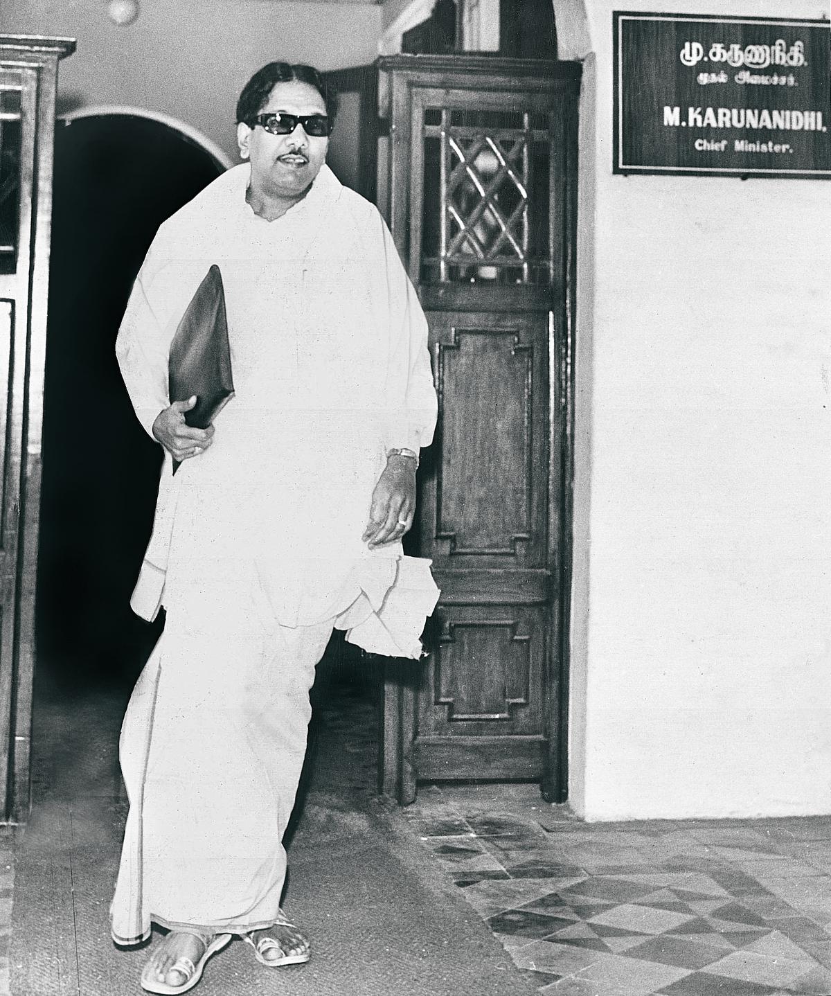 M. Karunanidhi on his way to present the State Budget on March 1, 1972