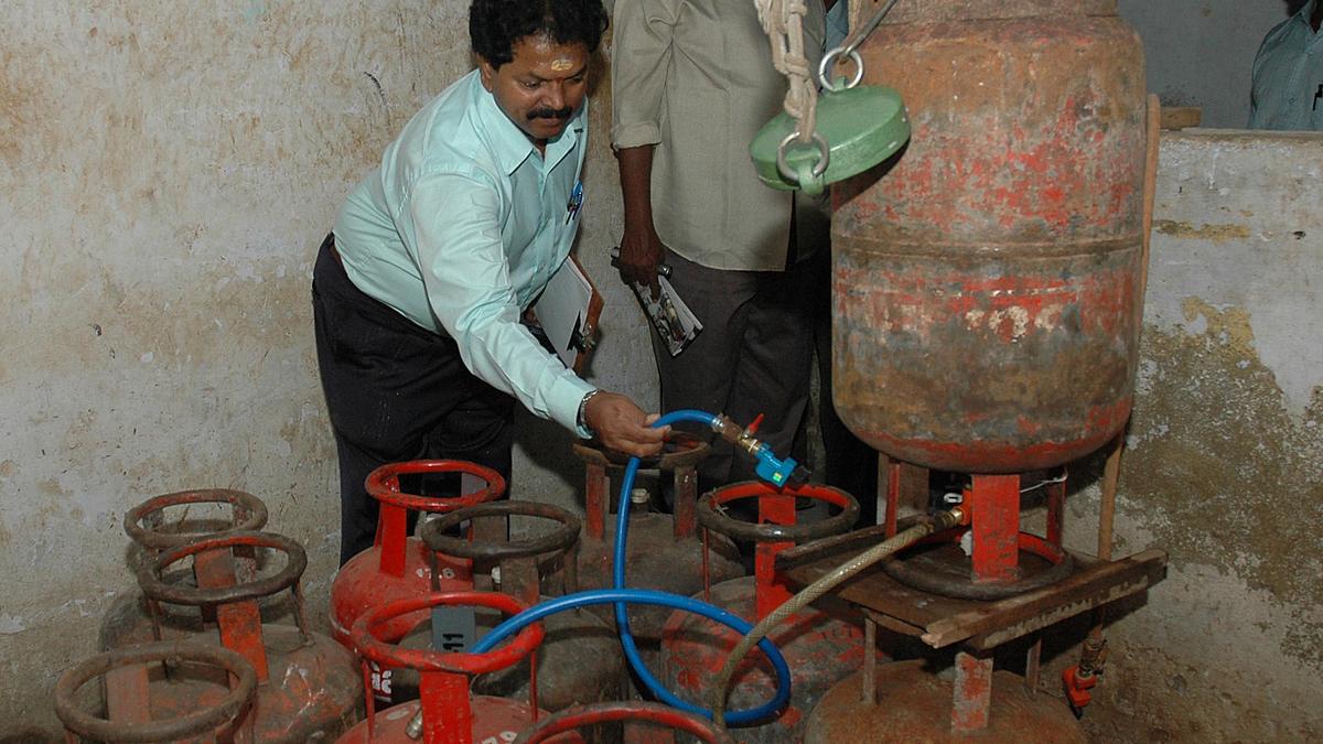 5 illegal gas refilling units operating in Dakshina Kannada: Activist