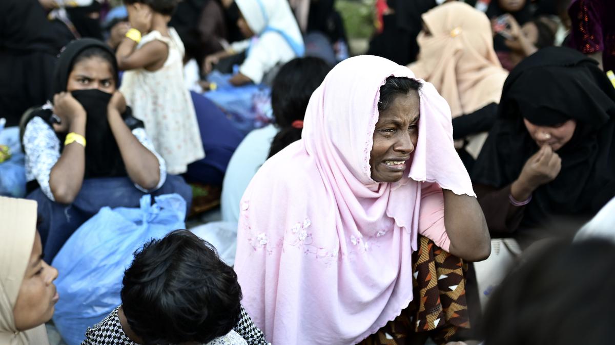 Indonesian students force Rohingya refugees from temporary shelter