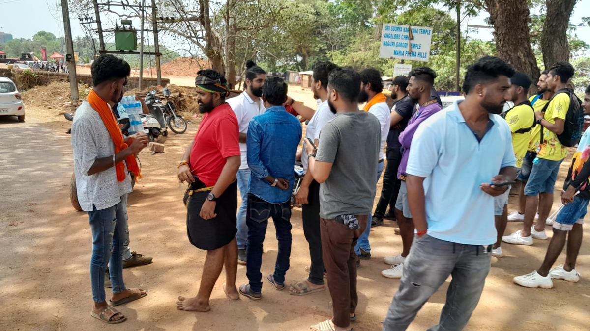 Members of Bajrang Dal had a heated exchange with the organisers of an event in Maroli. They damaged the posters and flexes of the event at the venue and also brought down some publicity materials. 