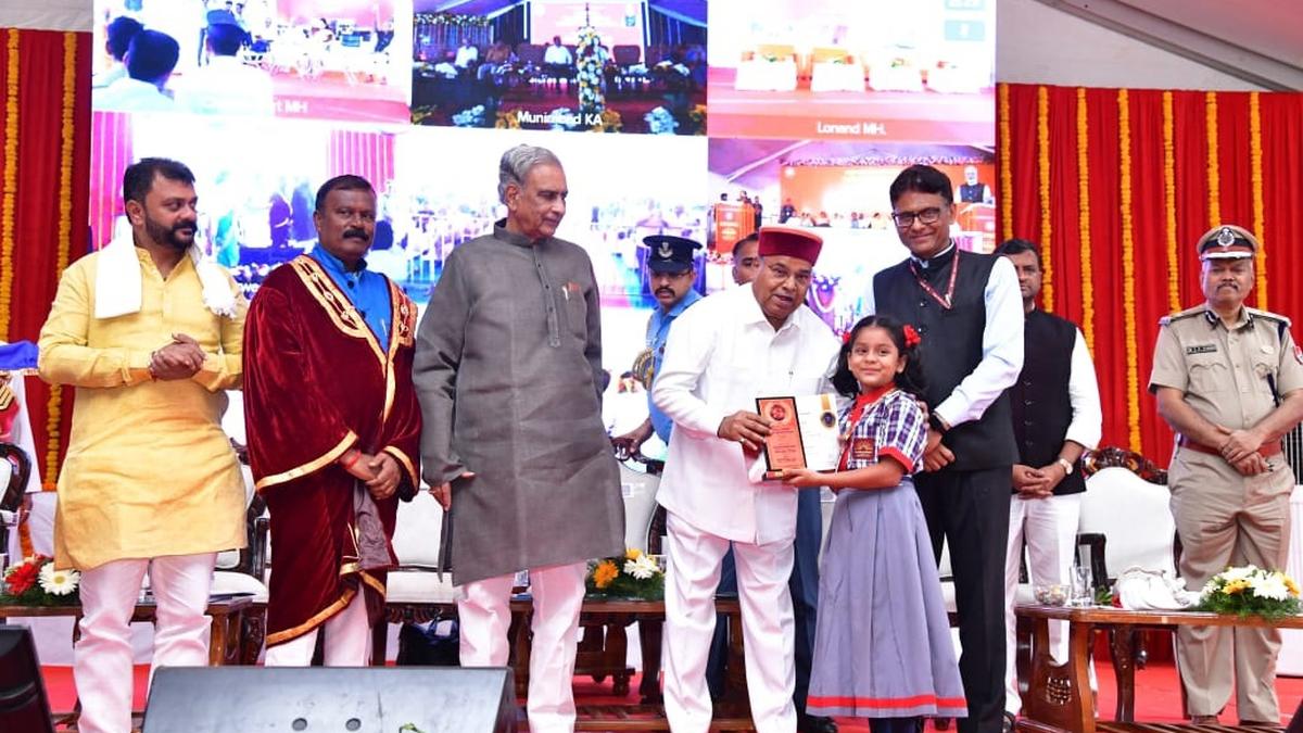 KV Dharwad students excel in ‘Mera Amrit Station’ competition