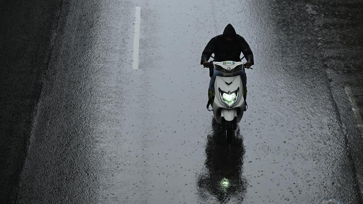 Light to moderate showers lash parts of city