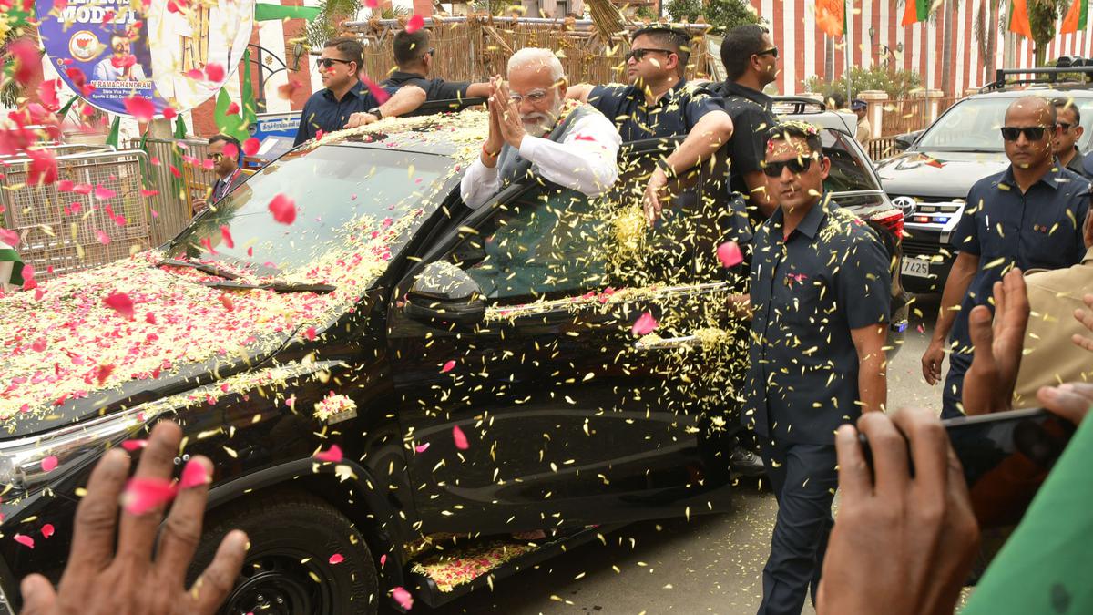 Heavy security as Modi makes his way through streets of Srirangam