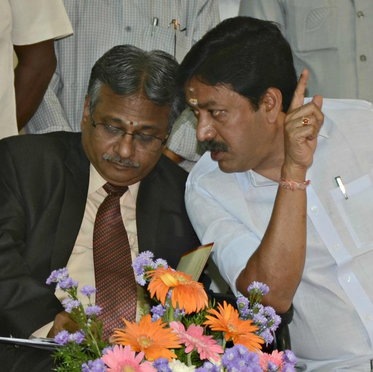 Justice P. Kalaiyarasan (left), then Madras High Court judge with C.Ve. Shanmugam (right), then Tamil Nadu Law Minister at Salem on December 12, 2017