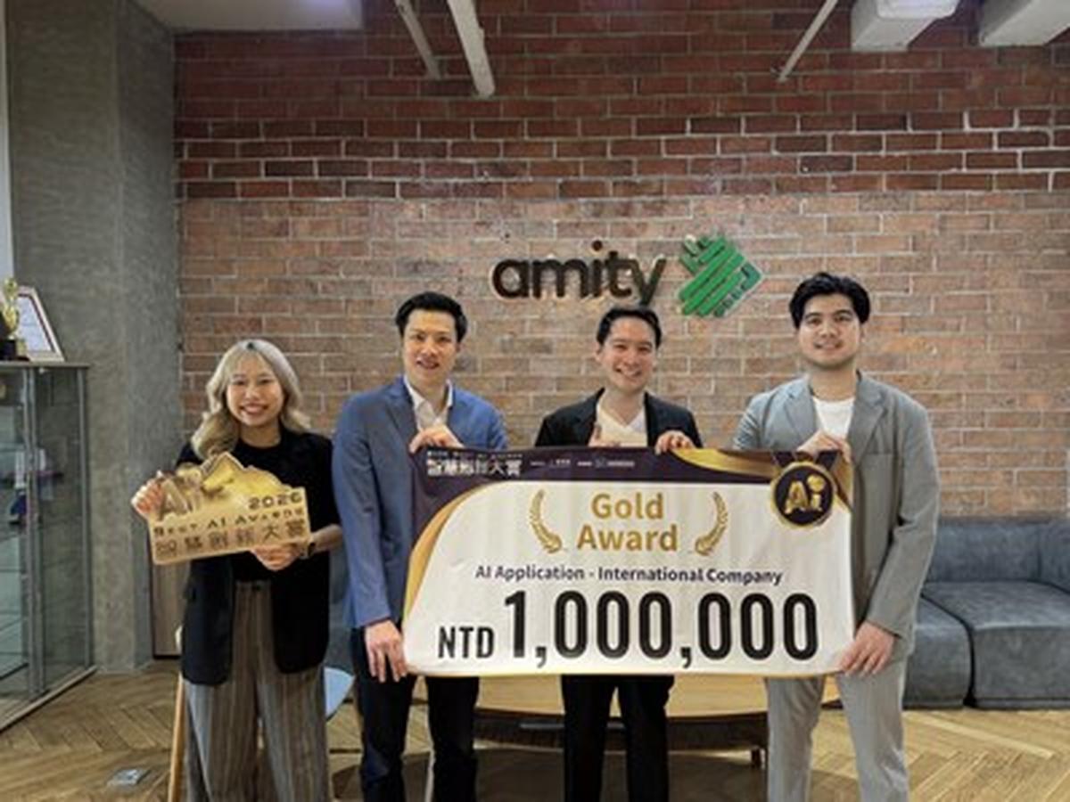 (From Left: Miss Natchaya Temyingyong, Research Engineer, Dr. Krittin Pachtrachai, Senior Research Engineer, Mr. Touchapon Kraisingkorn, Chairman of Amity Research and Application Center (ARAC), and Mr. Wachiravit Modecrua, Director of ARAC)