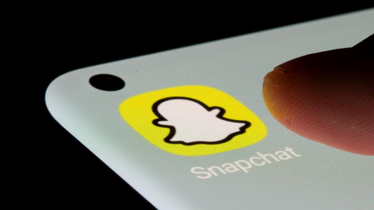 Snap warns inflation could hit growth, shares drop 10%