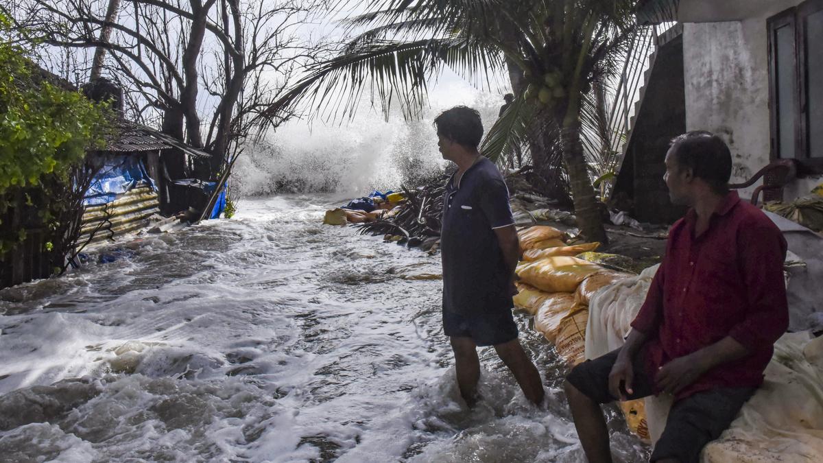 Rain disrupts normal life in Kerala