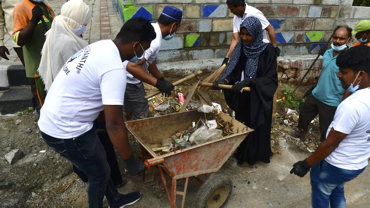 More than 2,000 individuals undertake cleanliness drive in and around Ulsoor lake 