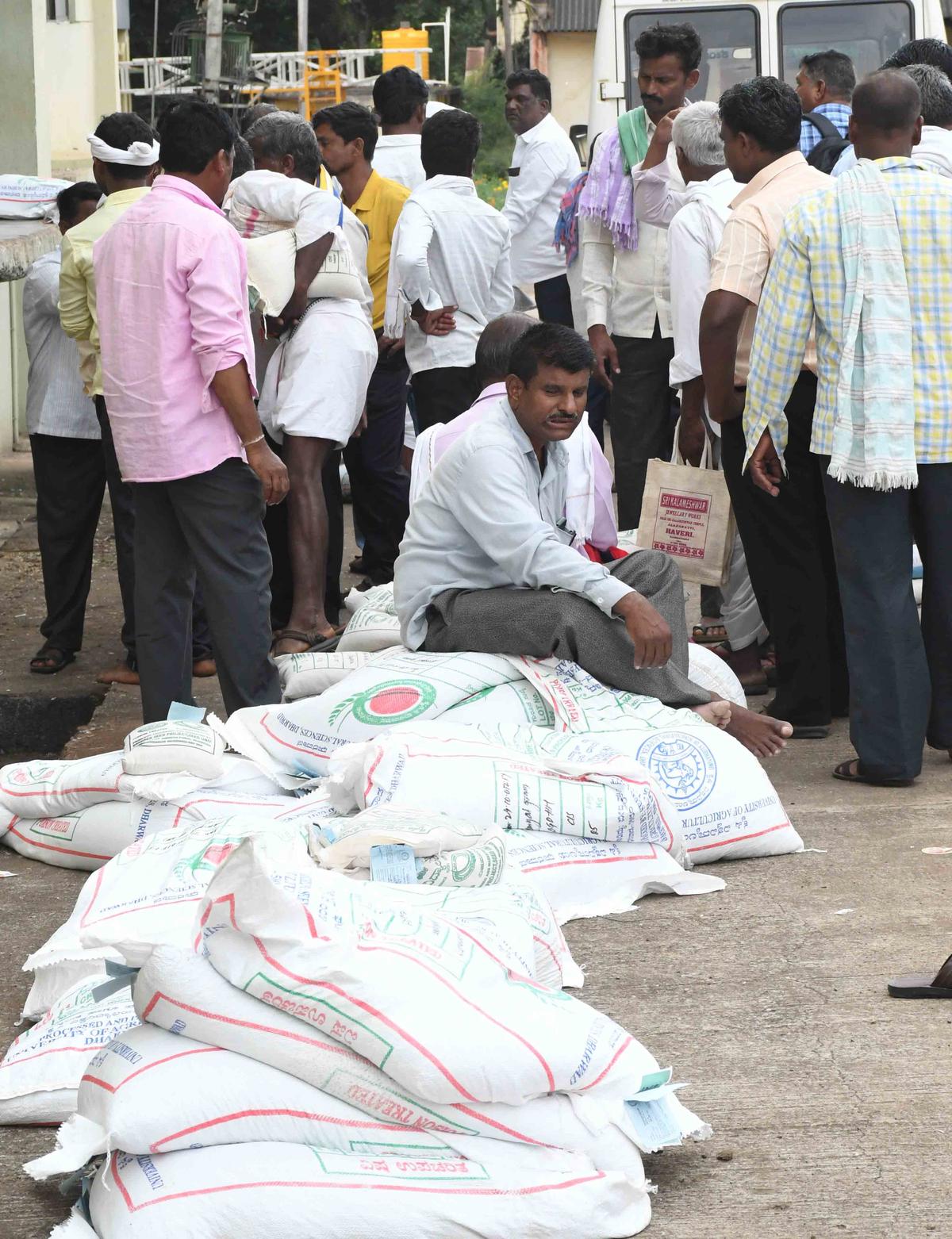 Farmers buying seeds for the rabi cultivation on the opening day of Krishi Mela in Dharwad on Saturday. 