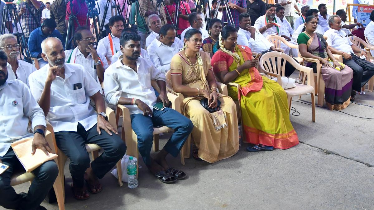 Members of human rights outfit observe fast demanding Cauvery water release