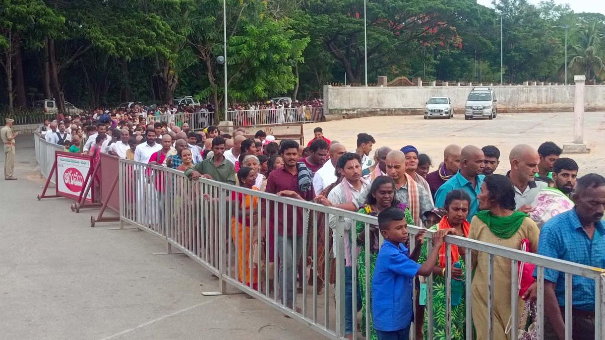 Heavy pilgrim rush at Tirumala temple