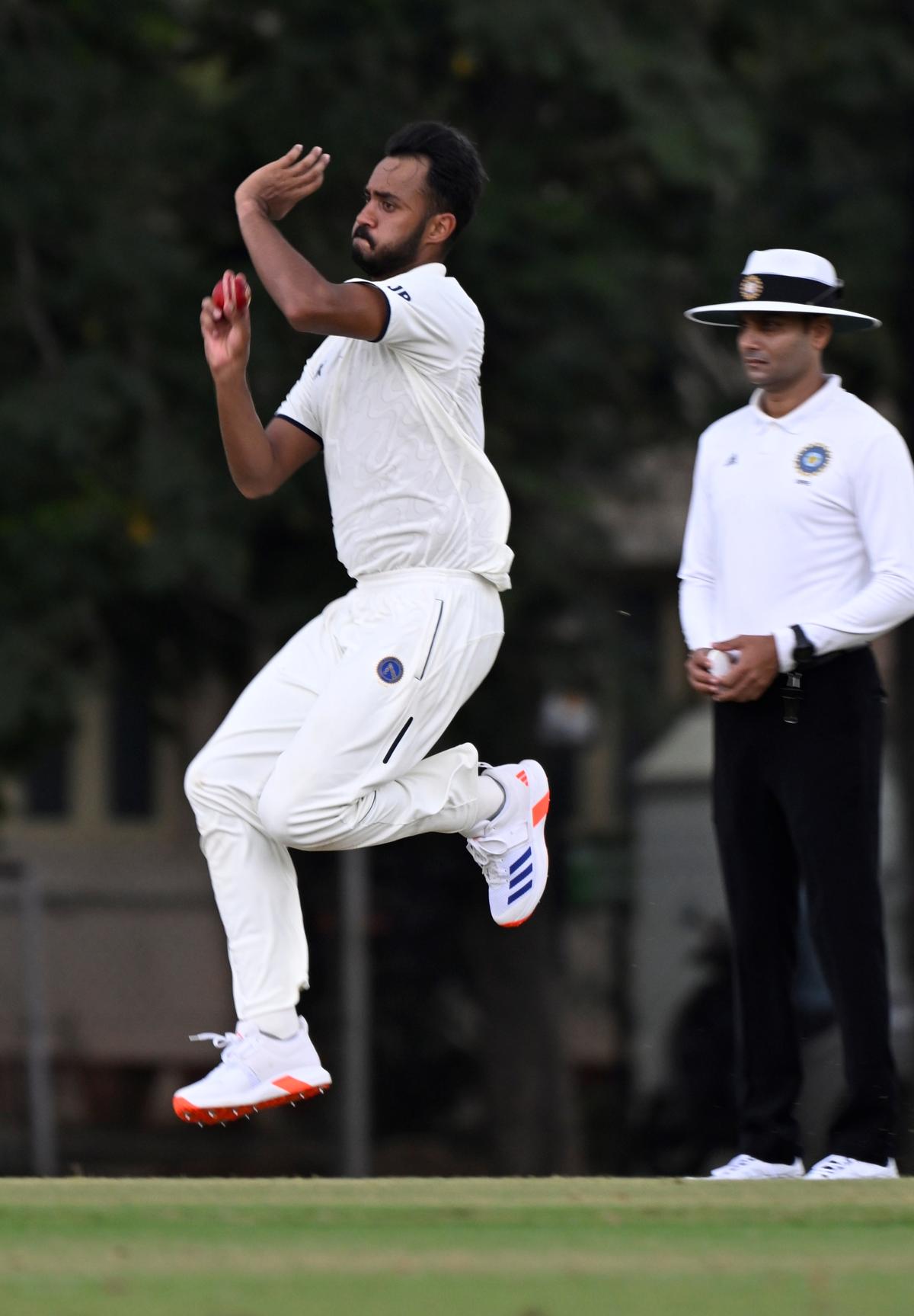 Debutant Jharkhand pacer Jatin Kumar Pandey accounted for three top-order Tamil Nadu wickets, including two in one over, on the second day of their Elite Group-A Ranji Trophy first round match at Sri Ramakrishna College of Arts and Science ground in Coimbatore on Thursday, October 16, 2025. 